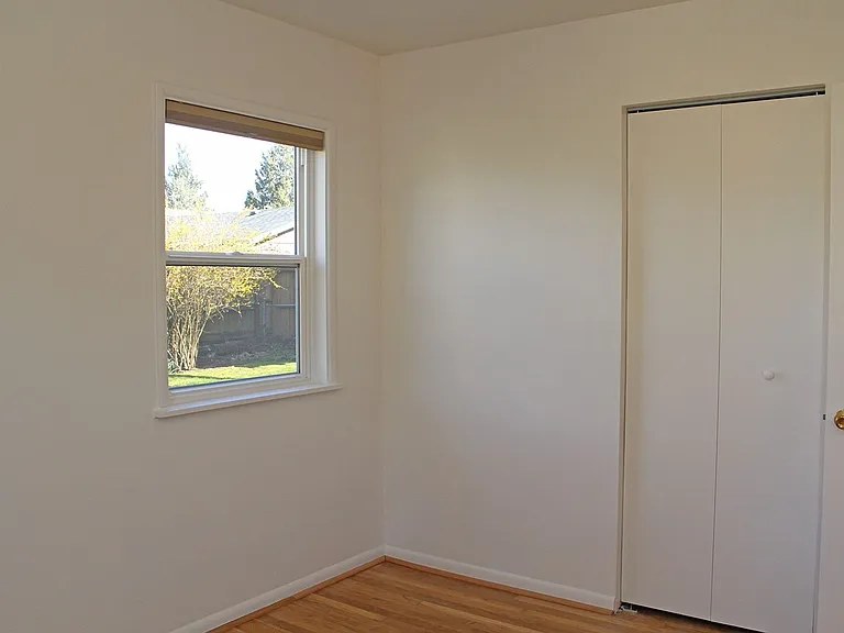 8401 NE Going Pl — Photo 18
