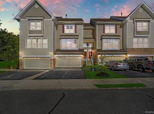 1004 Hawthorn Way, New Windsor, NY 12553