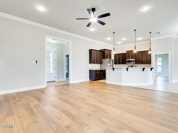 4th image of 404 Meadowland Dr