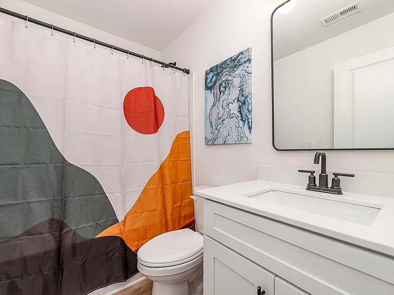 Shared bathroom for Bedrooms C & D