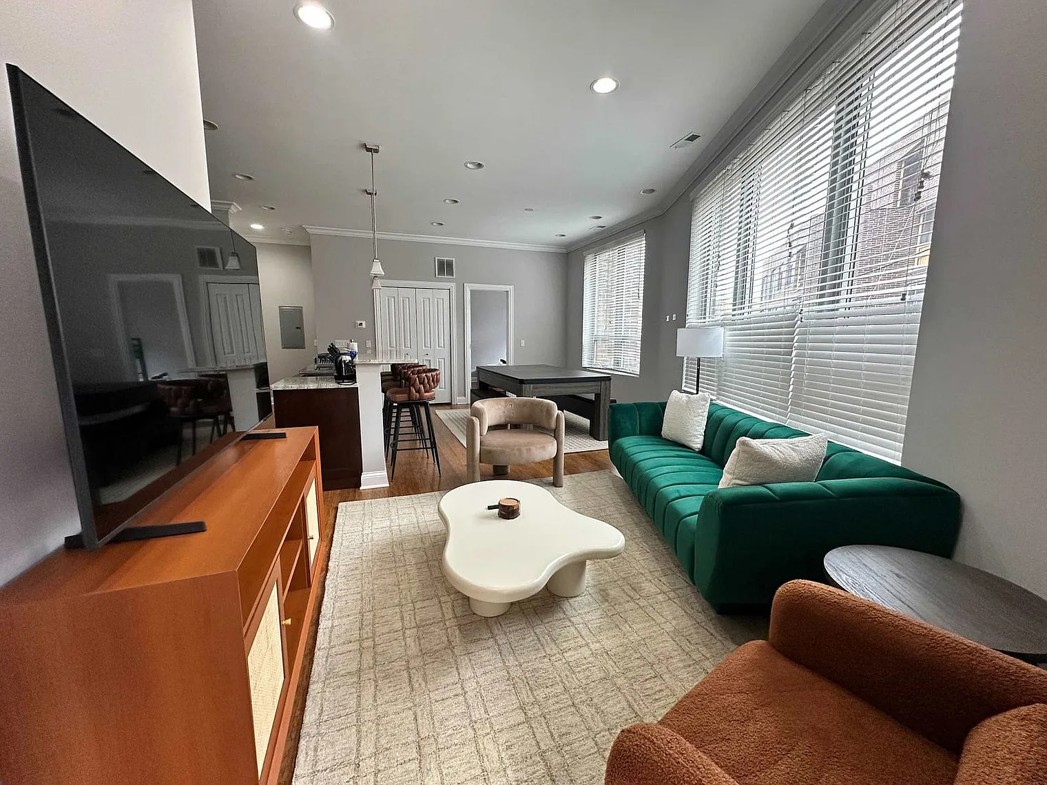 2 bed, 2.0 bath, 1291 sqft, $5,558 — Photo 2