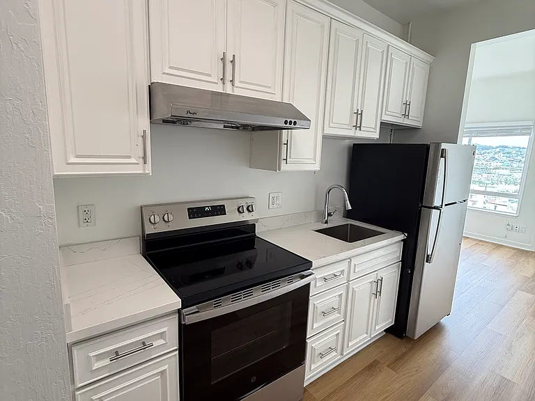 2255 San Jose Ave #8 — Photo 2