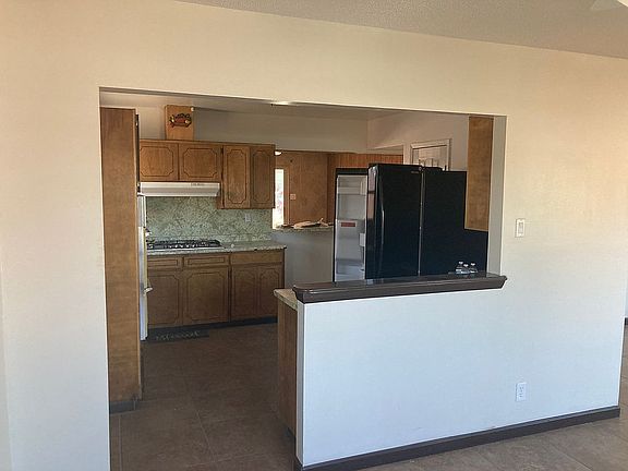 3rd image of 416 Carmelita Cir