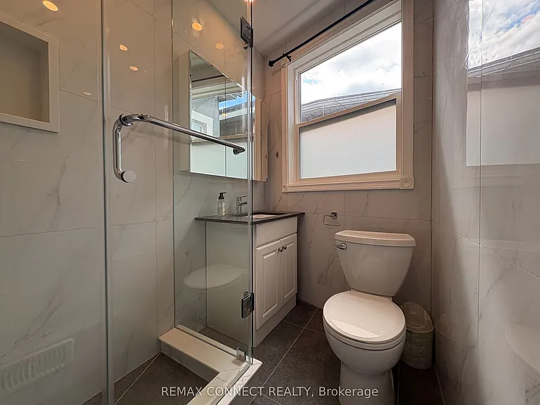 847 Pape Ave #UPPER — Photo 9