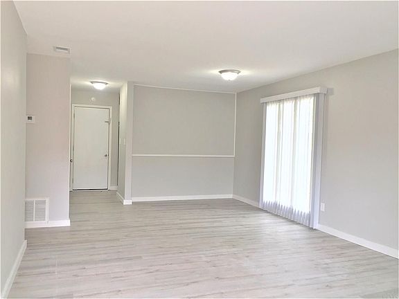 3rd image of 1350 Langley Ave #B