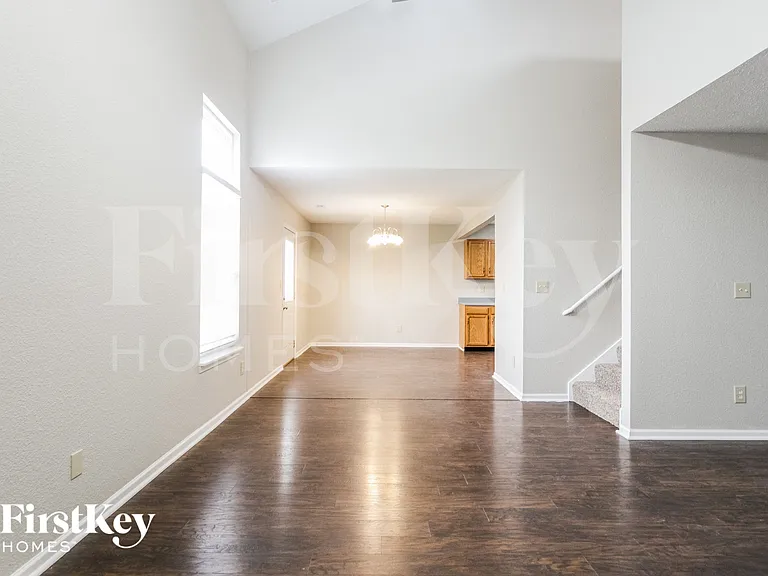 8145 Maple Stream Ln — Photo 3