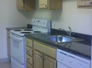 8 Raintree Ln APT N, Brockton, MA 02302