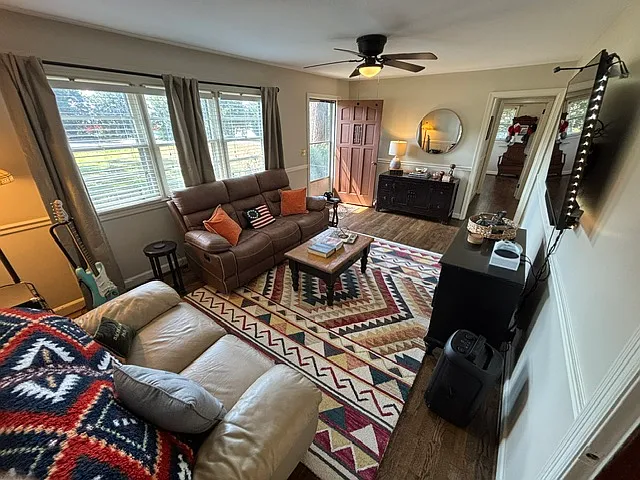 2 bed, 888 sqft, $1,795 — Photo 4