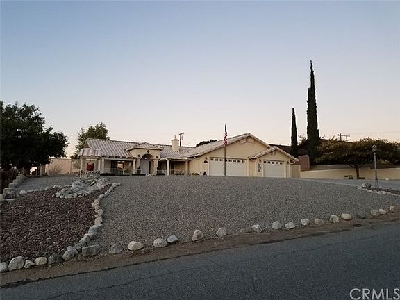 Beautifully manicured yard