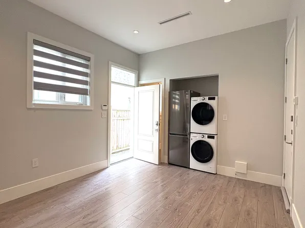 7400 Schaefer Ave #101, Richmond, BC V6Y 2W8