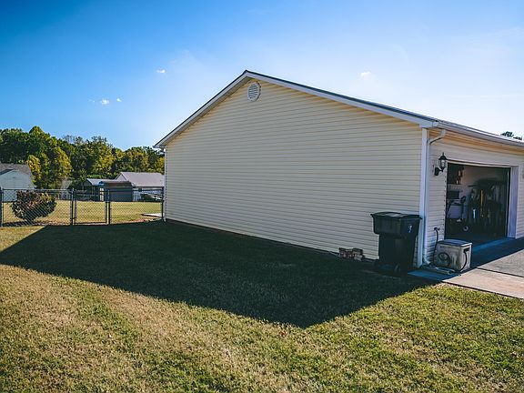 5th image of 1673 Boardwalk Cir