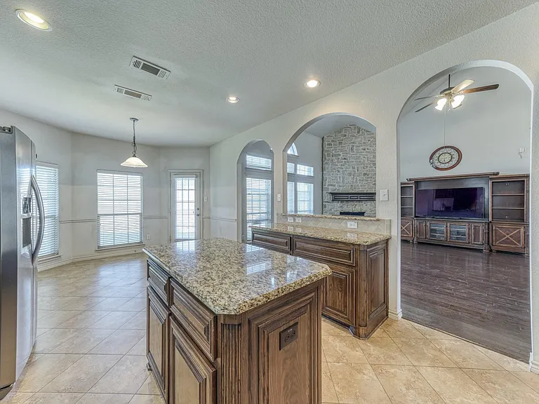5716 Sleepy Creek Ln — Photo 15