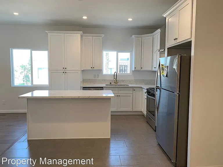 4525 Rosewood Ave #2 — Photo 12