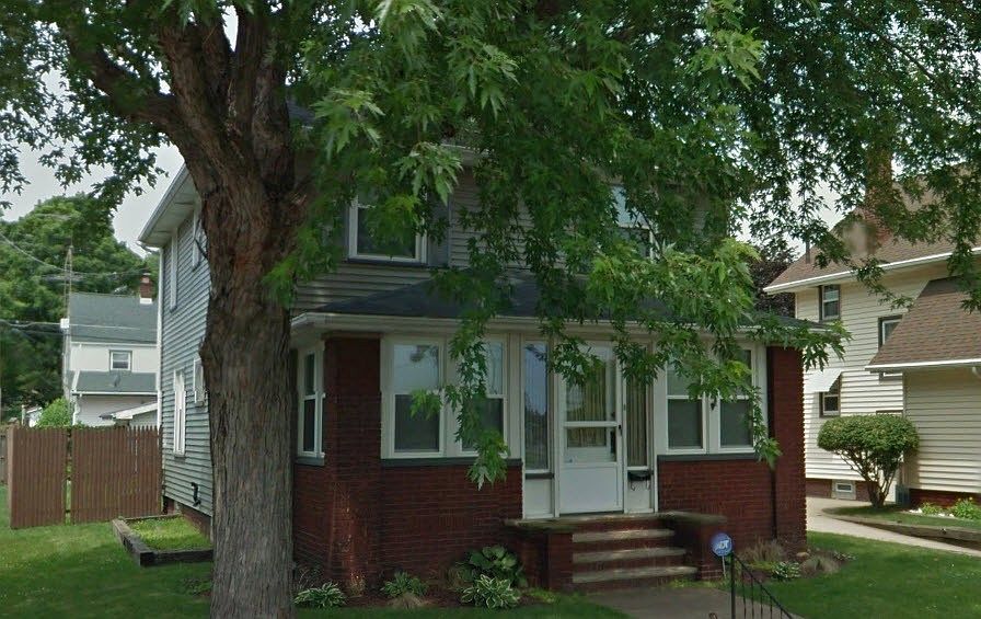 2nd image of 313 Roslyn Ave NW
