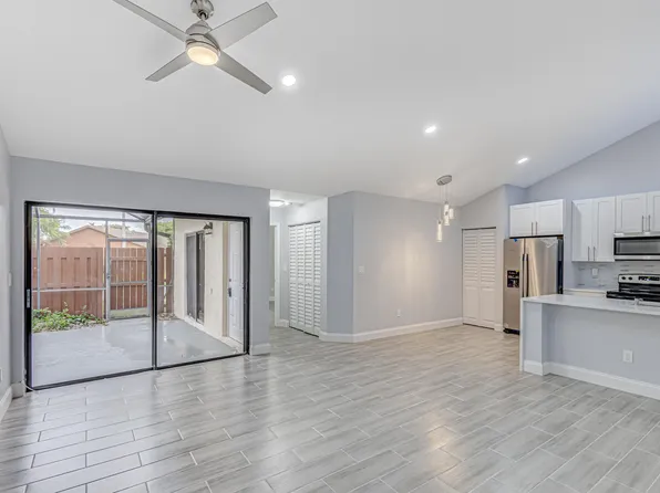 1240 Summit Place Cir APT D, West Palm Beach, FL 33415