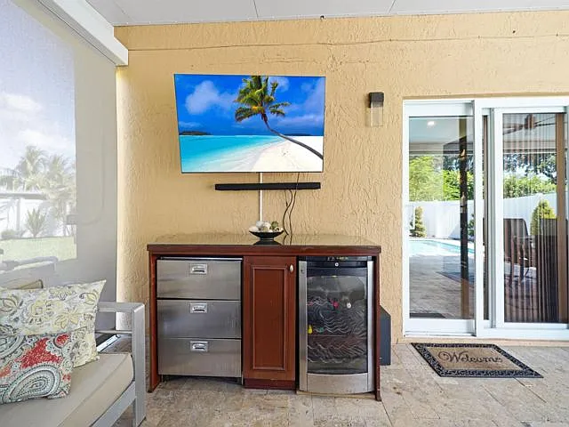 4 bed, 2.5 bath, $6,250 — Photo 4