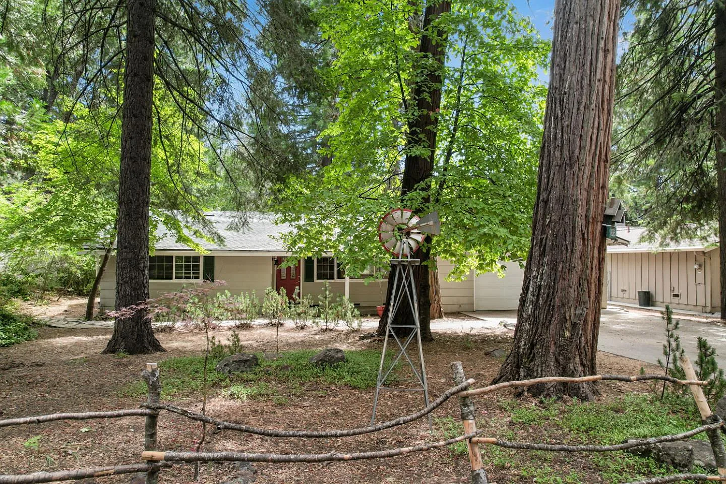1825 Pine Dr photo 1