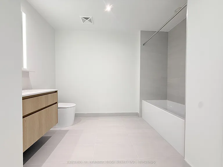 322 Dupont St #706 — Photo 5