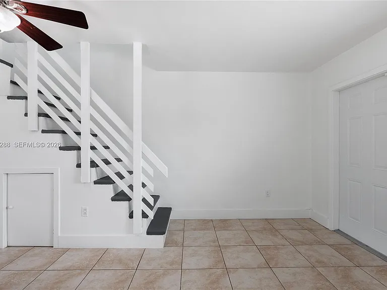 932 SW 6th St #5 — Photo 6