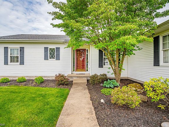 3rd image of 3157 Saginaw Dr