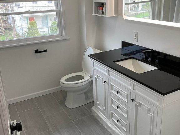 5th image of 127 N Lincoln Ave #2
