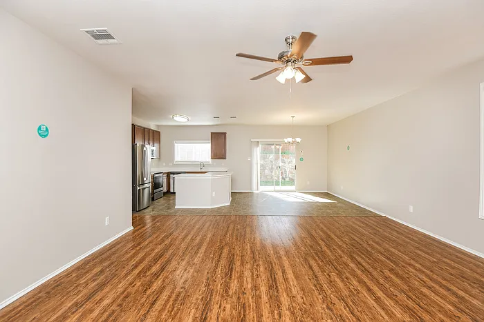 3 bed, 2.0 bath, 1654 sqft, $1,945 — Photo 3