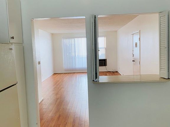 4th image of 1341 N Poinsettia Pl APT 9