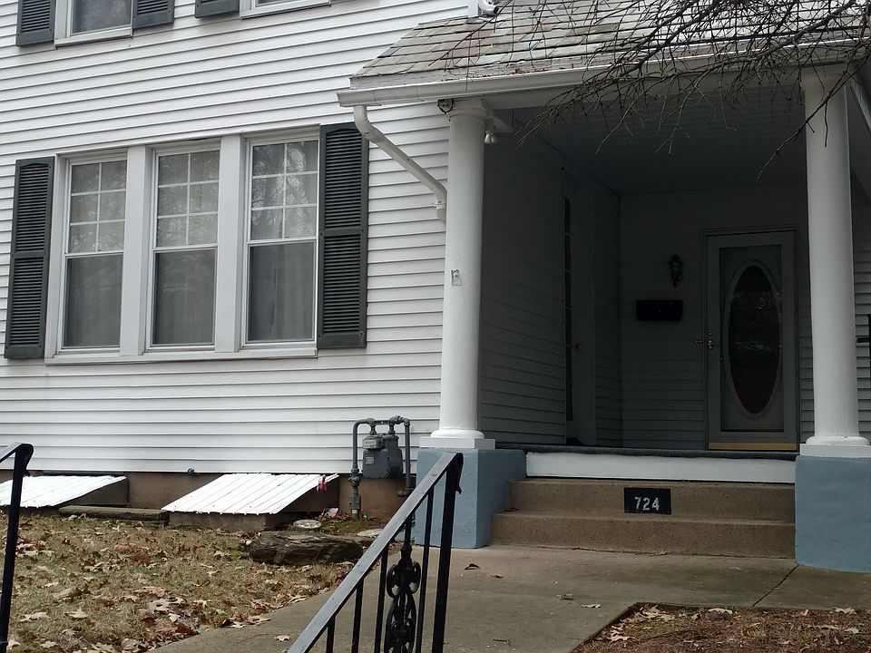 1st image of 724 4th St