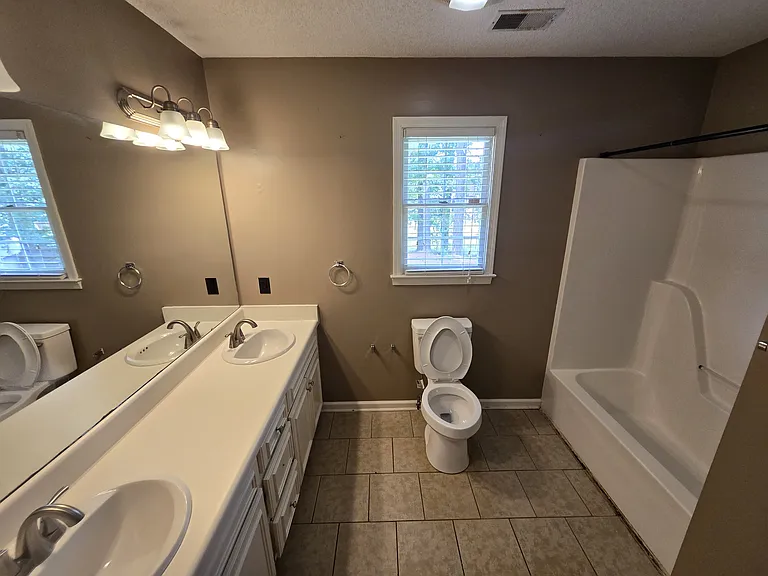 103 Thames Ct — Photo 6