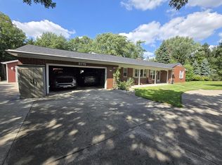 3775 S Sunny View DRIVE, New Berlin, WI 53151