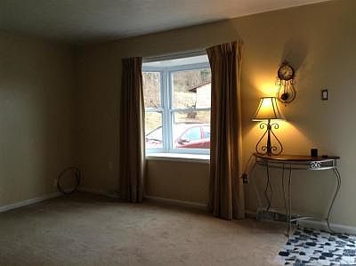 3rd image of 107 Cove St