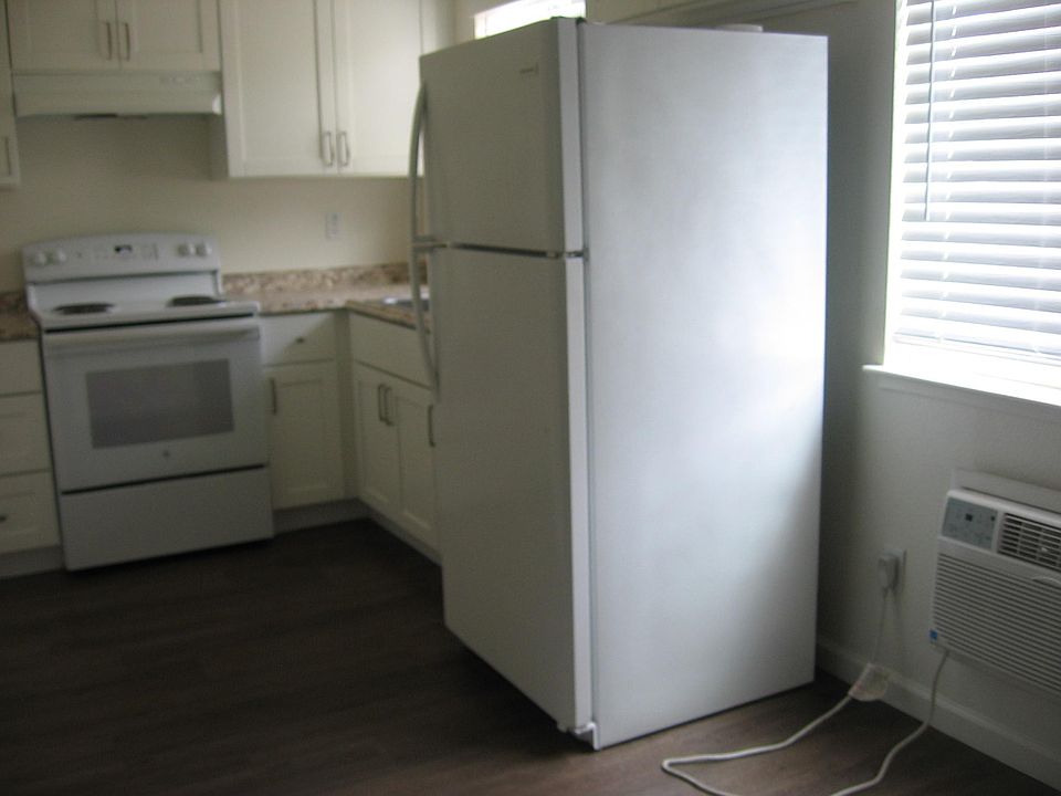 2nd image of 2060 Wilkins Ave APT 18