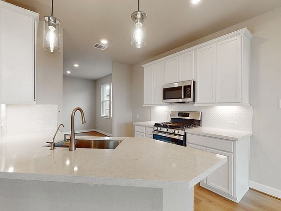 3rd image of 9519 Dearborn Creek Dr