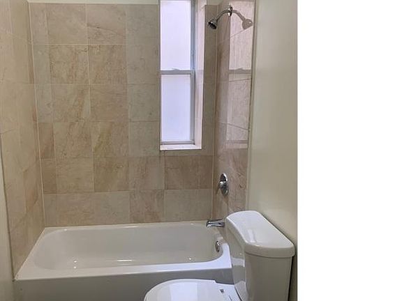 5th image of 6147 S Vernon Ave #1