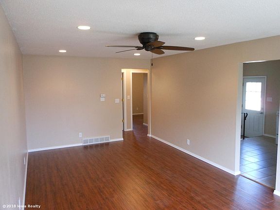 4th image of 610/612 NW Chapel Dr
