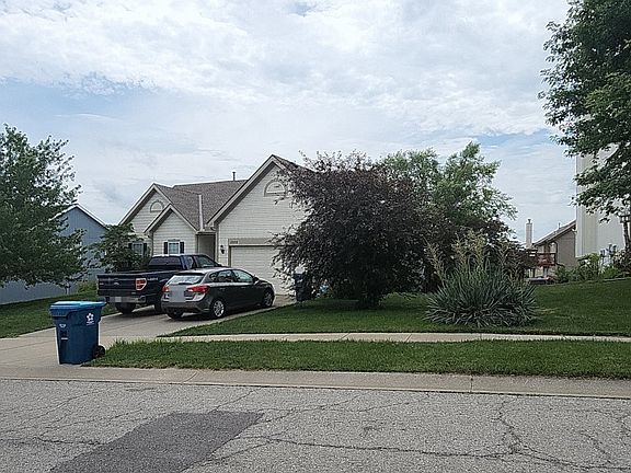 2nd image of 1009 Maple Woods Dr