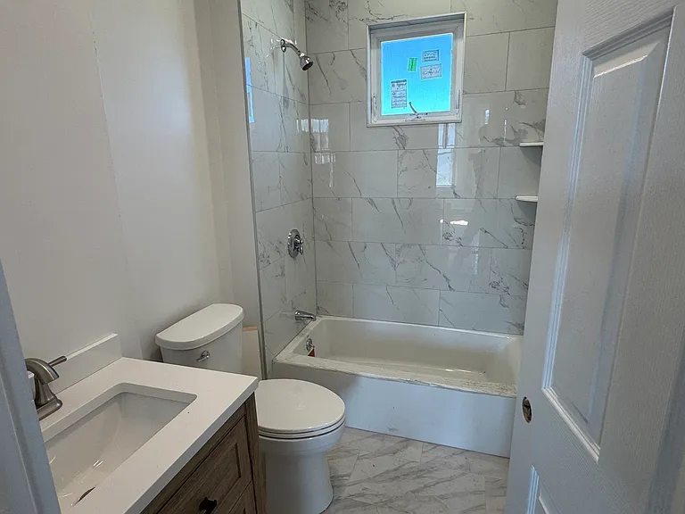 413 Boston St #1R — Photo 9