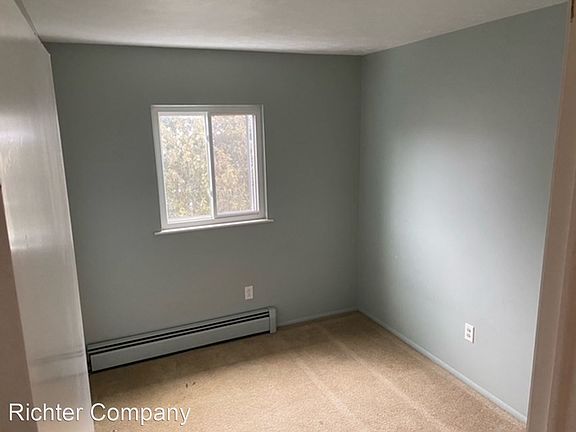 4th image of 136 S 7th St NE #A