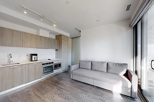 50 Charles St E #1112 Photo 1