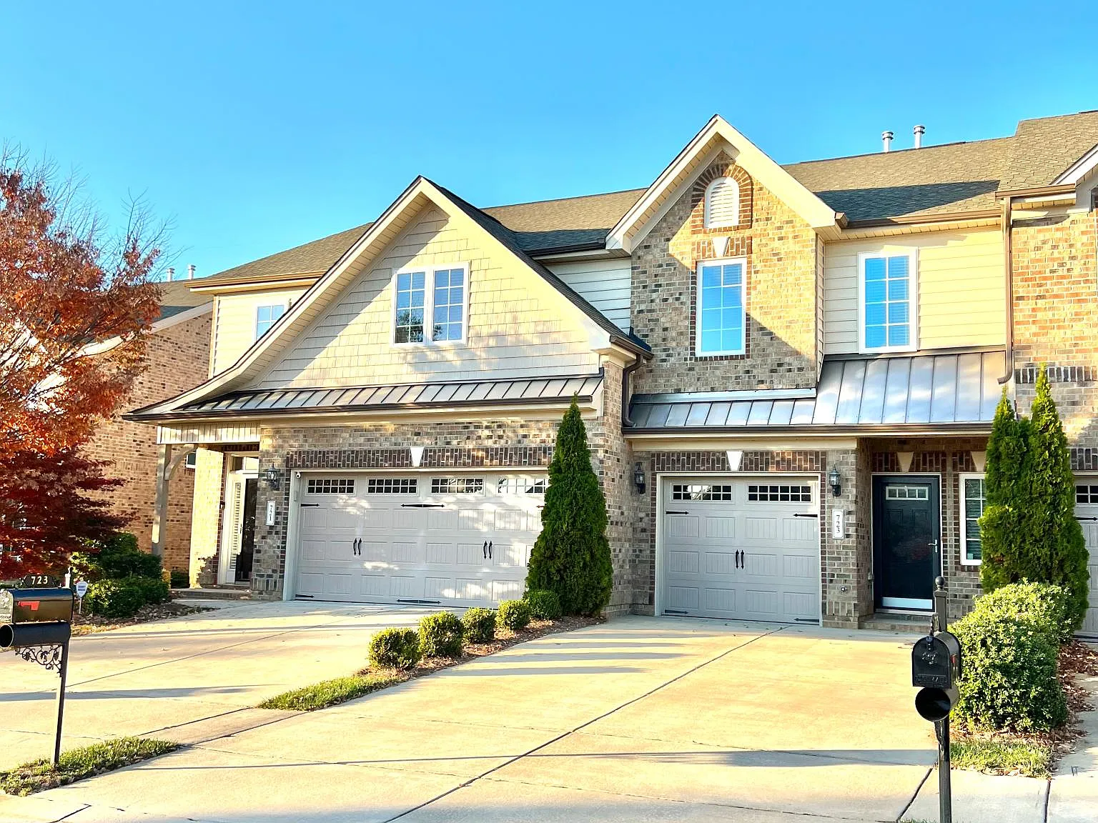 3 bed, 2.5 bath, 1590 sqft, $2,050 — Photo 2