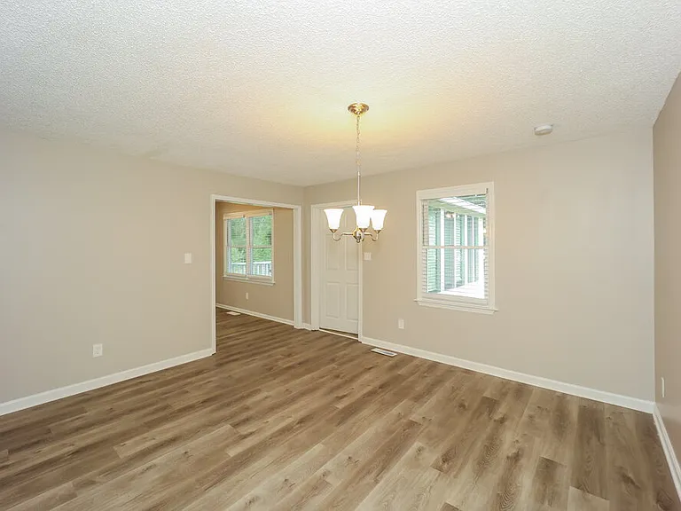 1604 Carriage Hills Dr — Photo 6