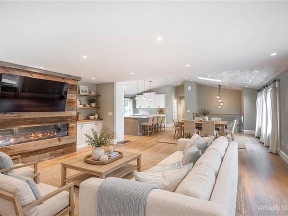 4th image of 40 Lazywood Ln