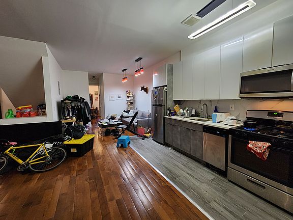2nd image of 640 Kosciuszko St #1