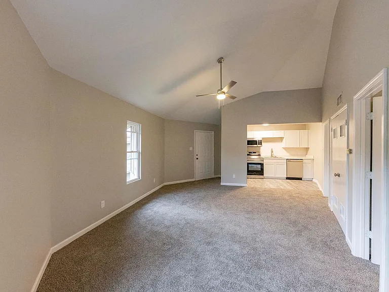 205 W Woodruff — Photo 5