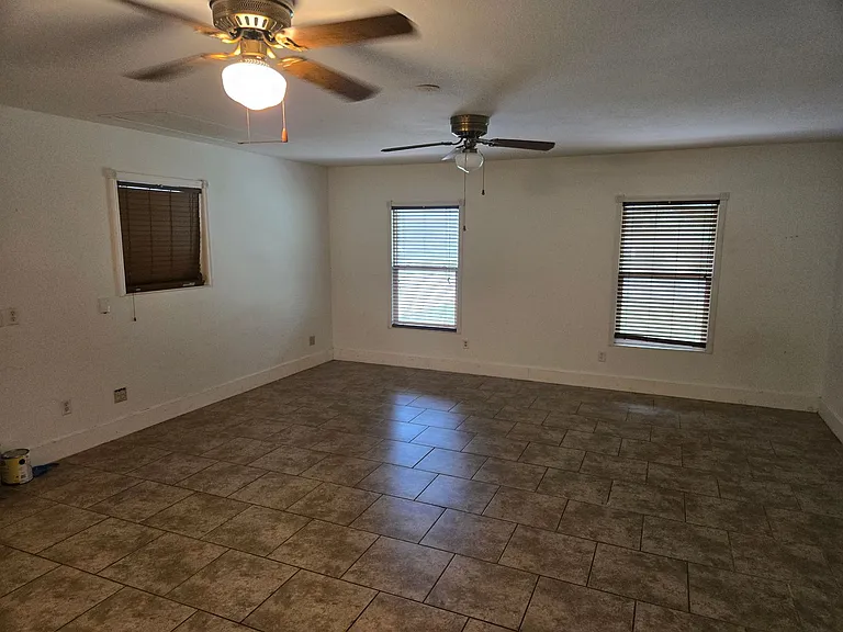 408 E Kentucky Ave — Photo 3