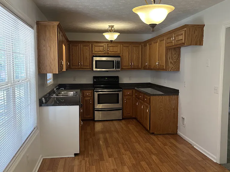 215 Derek Ct — Photo 6