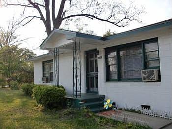 2nd image of 216 W Martin Luther King Jr Dr