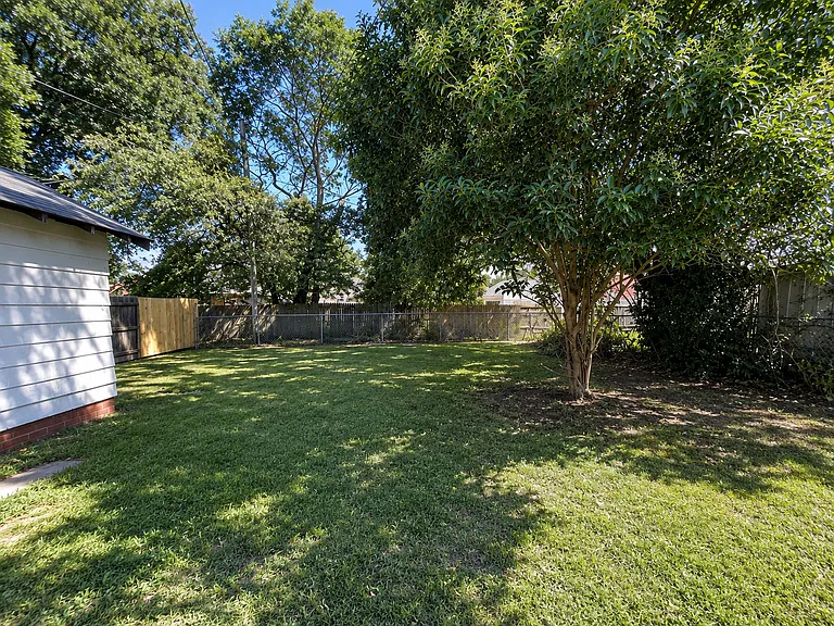 2014 Victoria Blvd — Photo 10