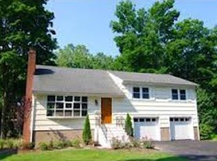 29 Laurie Dr, Englewood Cliffs, NJ