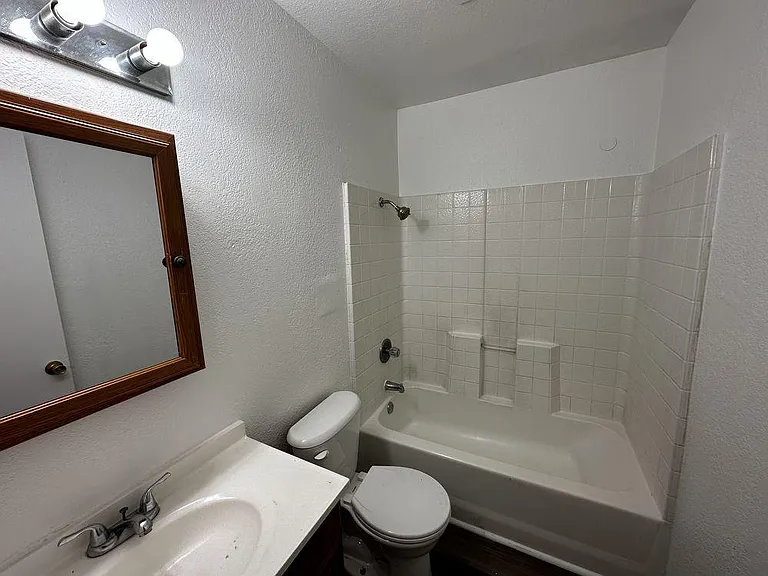1600 Sycamore Dr #3 — Photo 8